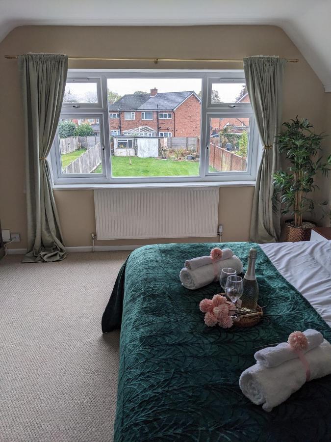 Contractors, Relocators, Free Parking, Wifi, Smart Tvs Apartment Marston Green Bagian luar foto