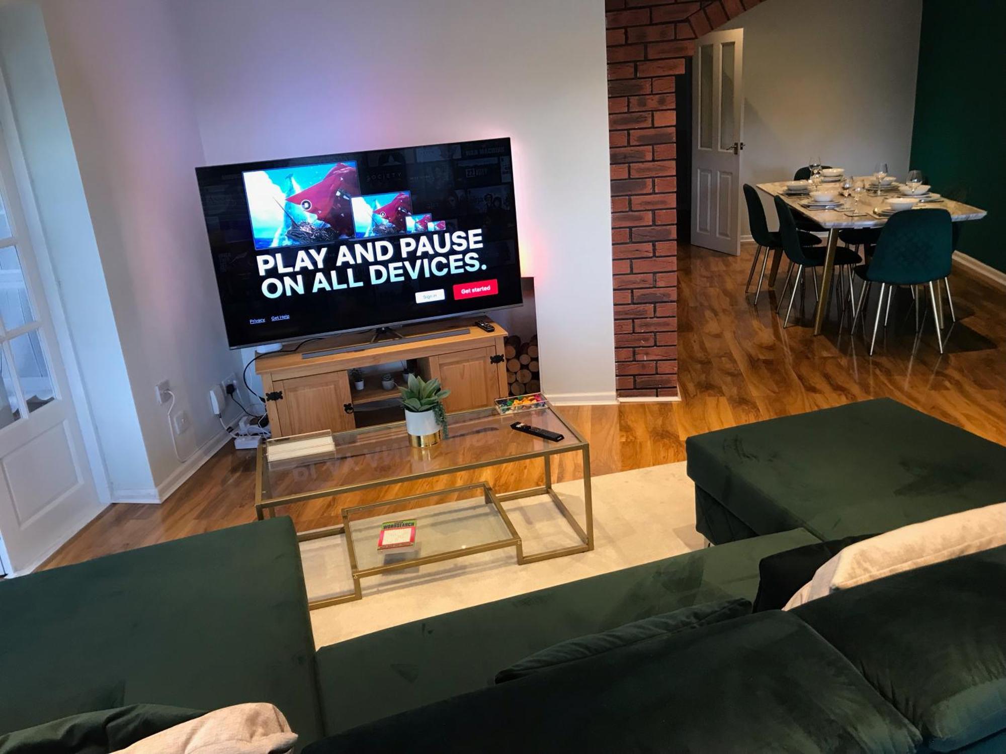 Contractors, Relocators, Free Parking, Wifi, Smart Tvs Apartment Marston Green Bagian luar foto