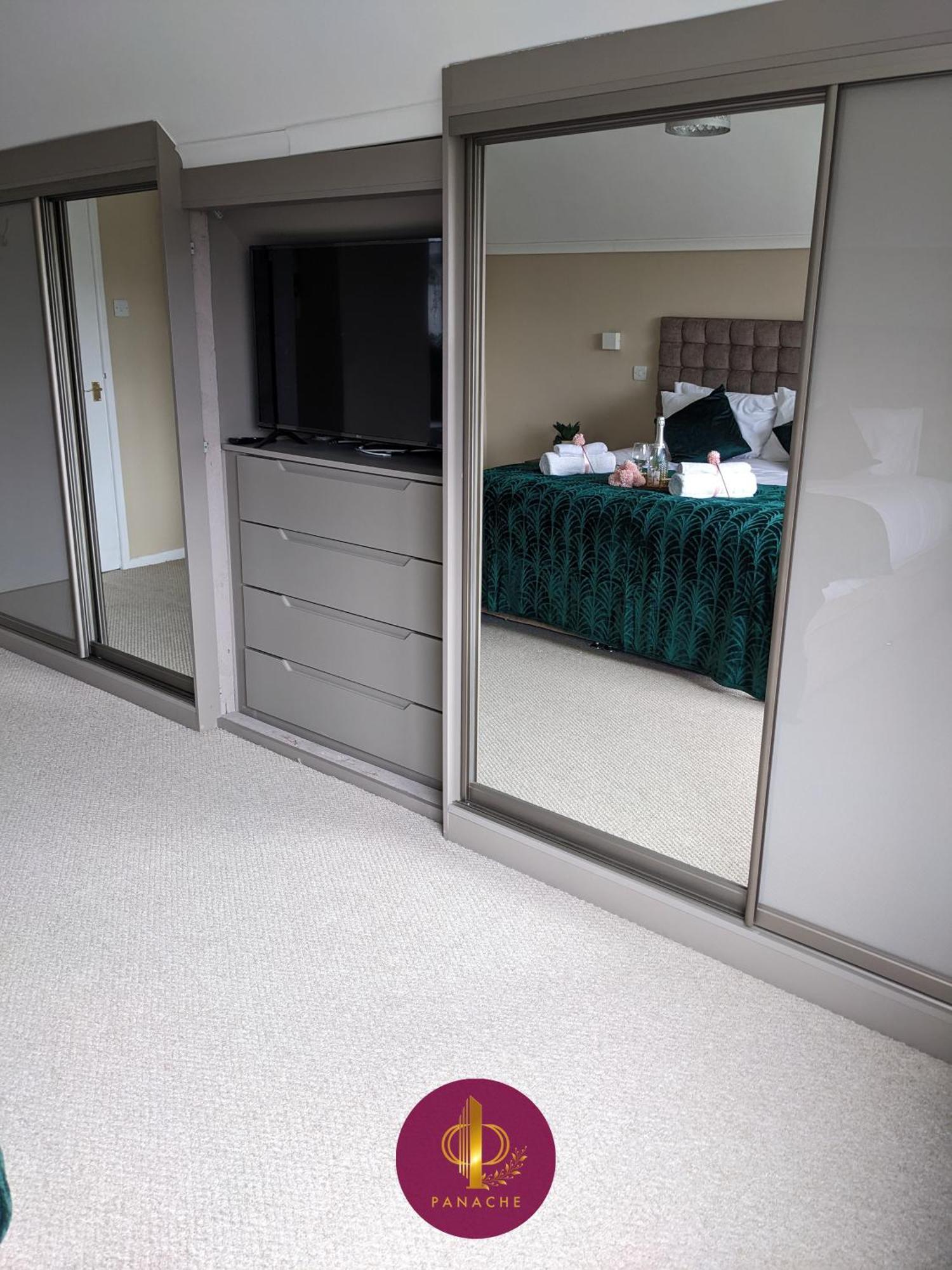 Contractors, Relocators, Free Parking, Wifi, Smart Tvs Apartment Marston Green Bagian luar foto