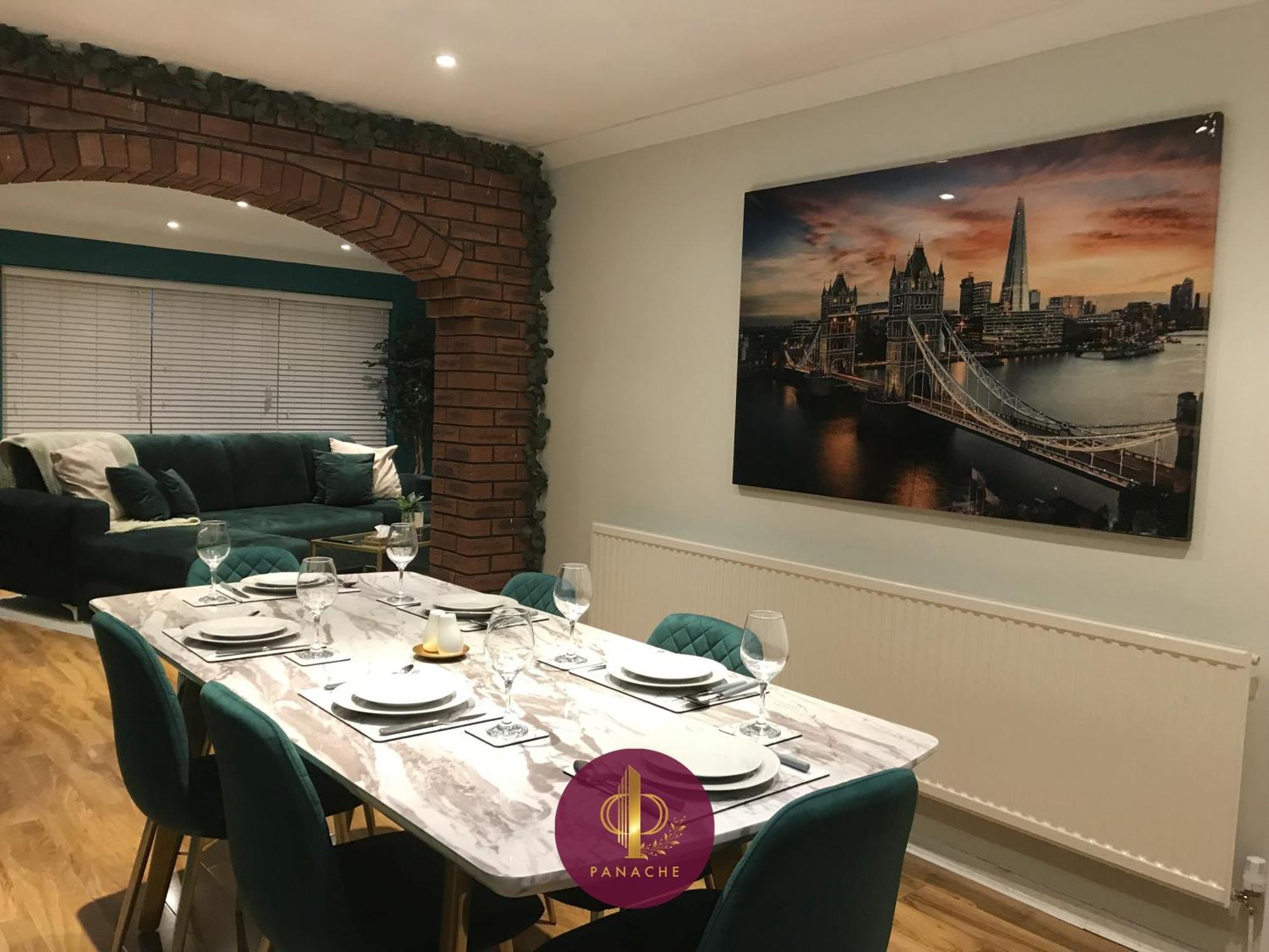 Contractors, Relocators, Free Parking, Wifi, Smart Tvs Apartment Marston Green Bagian luar foto
